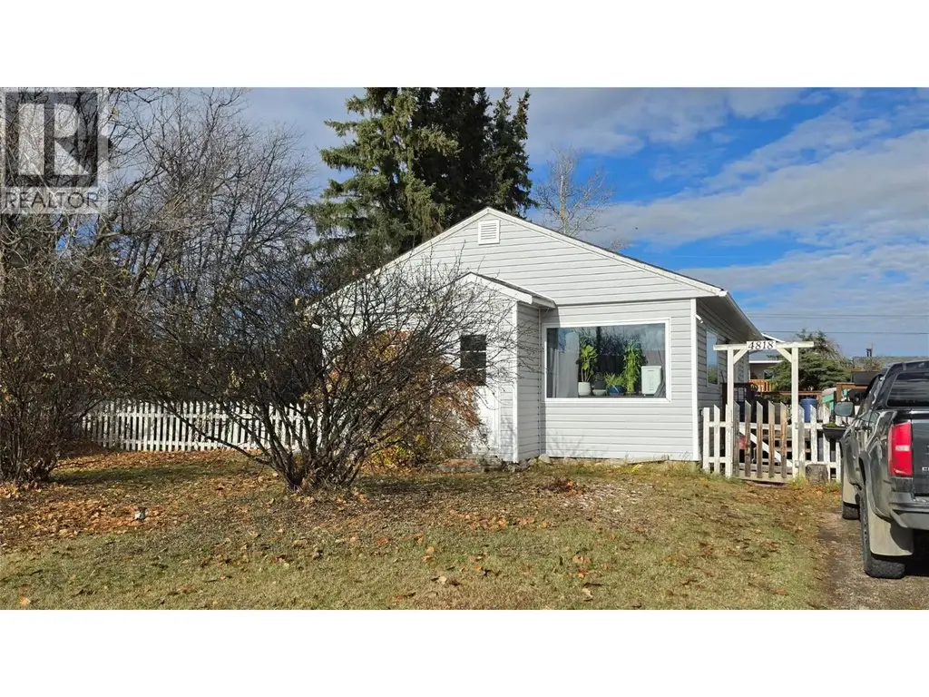 4818 / 4820 49 Avenue, Pouce Coupe