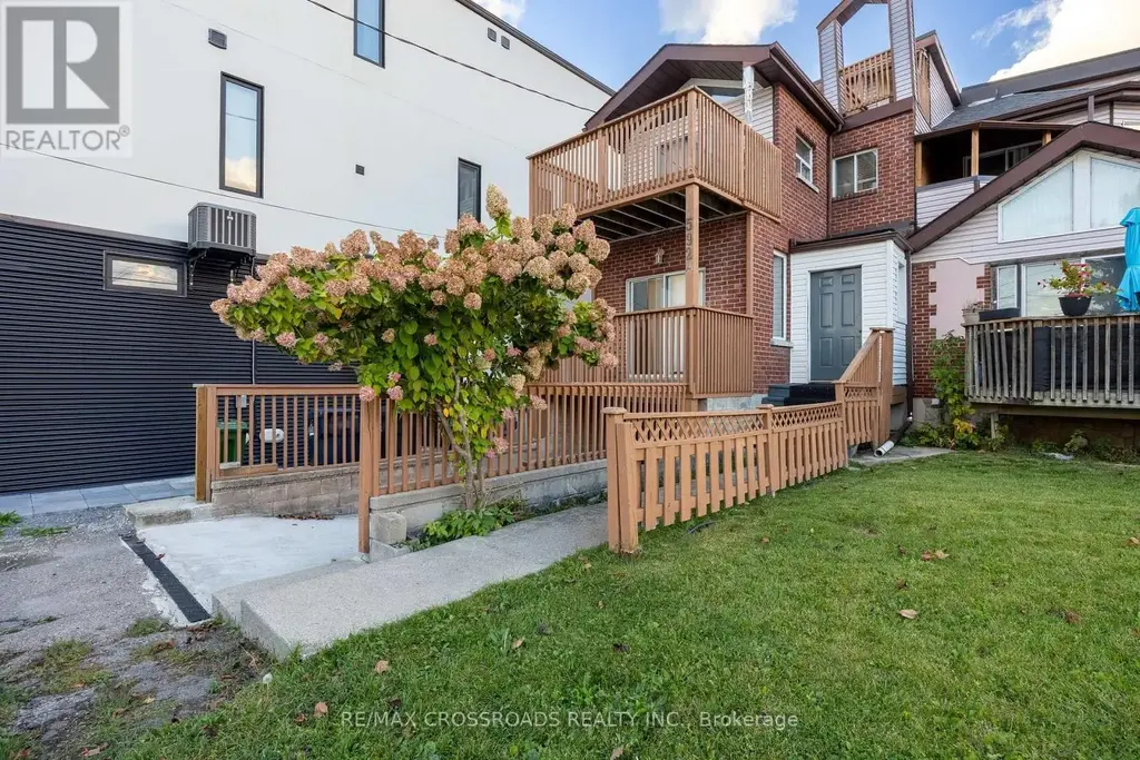 592a Danforth Road, Toronto (Clairlea-Birchmount)