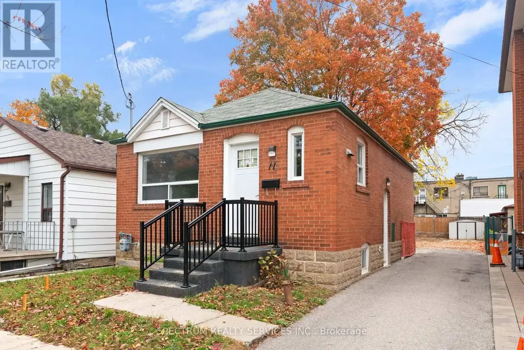 11 Vimy Avenue, Toronto (Weston)