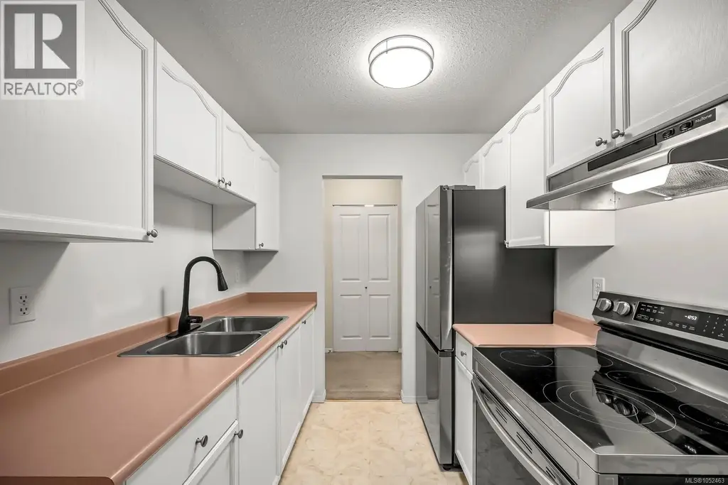 311 1045 Cumberland Rd, Courtenay