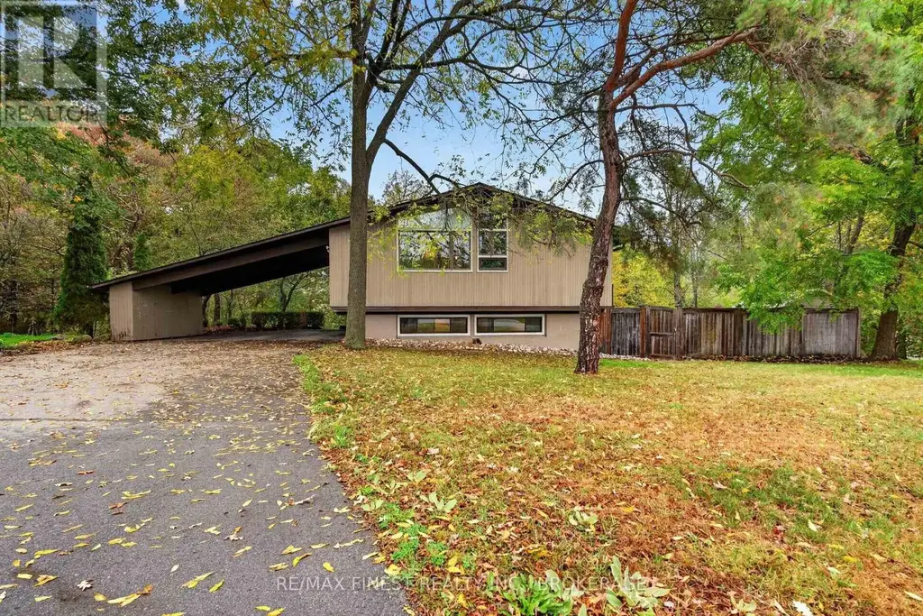 11 Edgewood Road, Loyalist (Lennox and Addington - South)