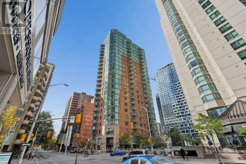 302 - 445 Laurier Avenue W, Ottawa