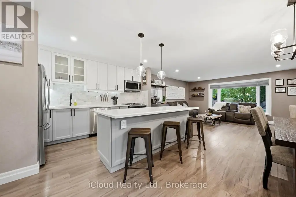 2324 Coldstream Drive, Burlington (Brant Hills)