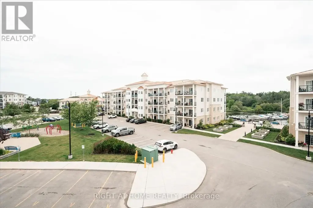 321 - 50 Lakebreeze Drive, Clarington (Newcastle)