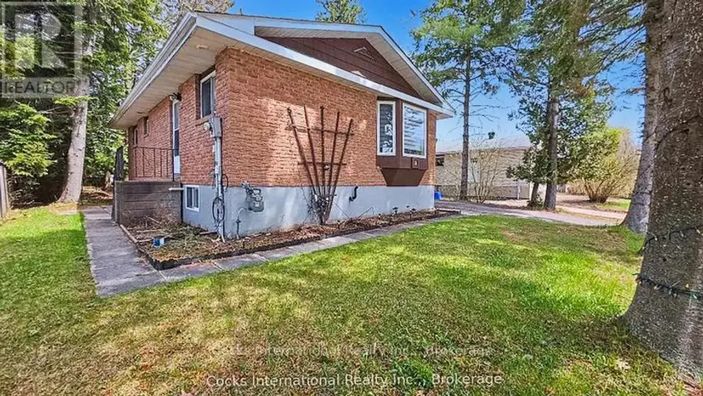 36 Susan Street W, Huntsville