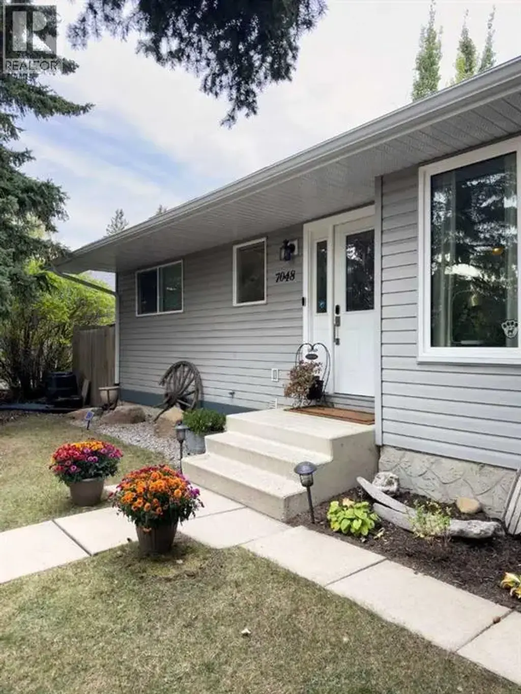 7048 61 Avenue Nw, Calgary