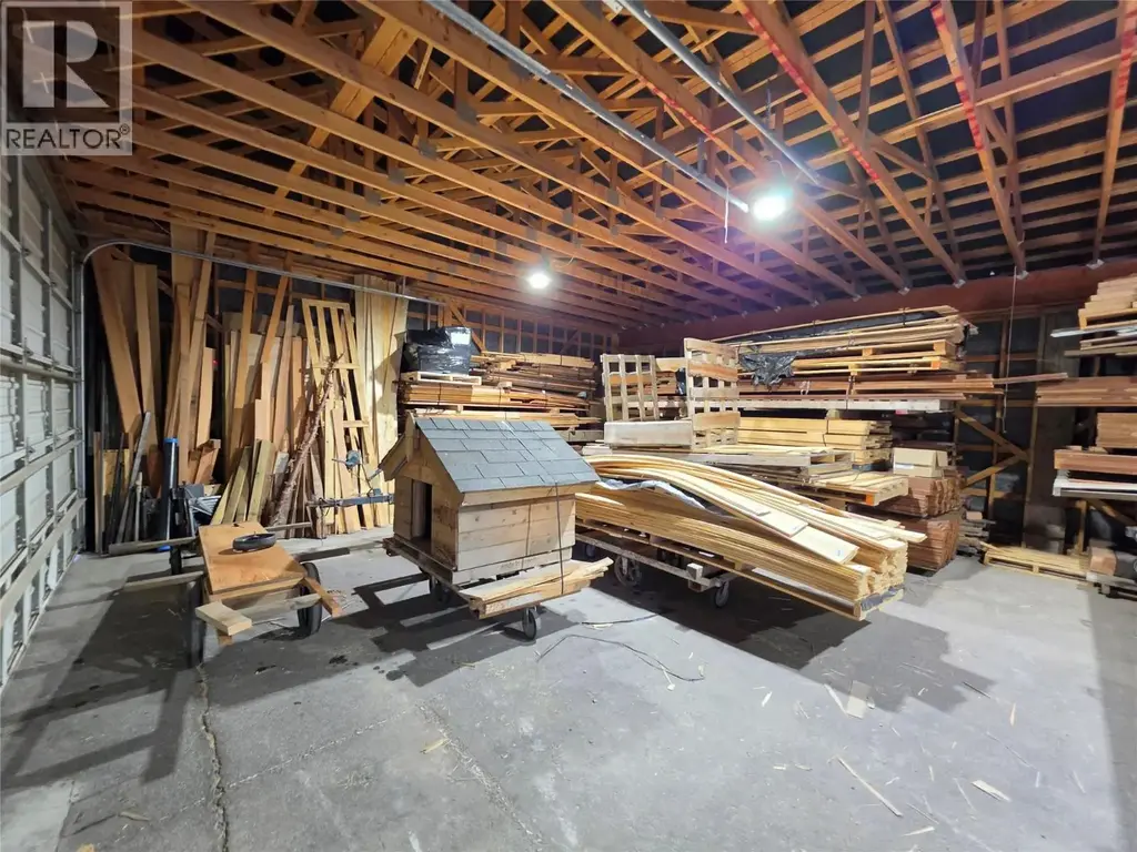4958 Burns Avenue, Canal Flats