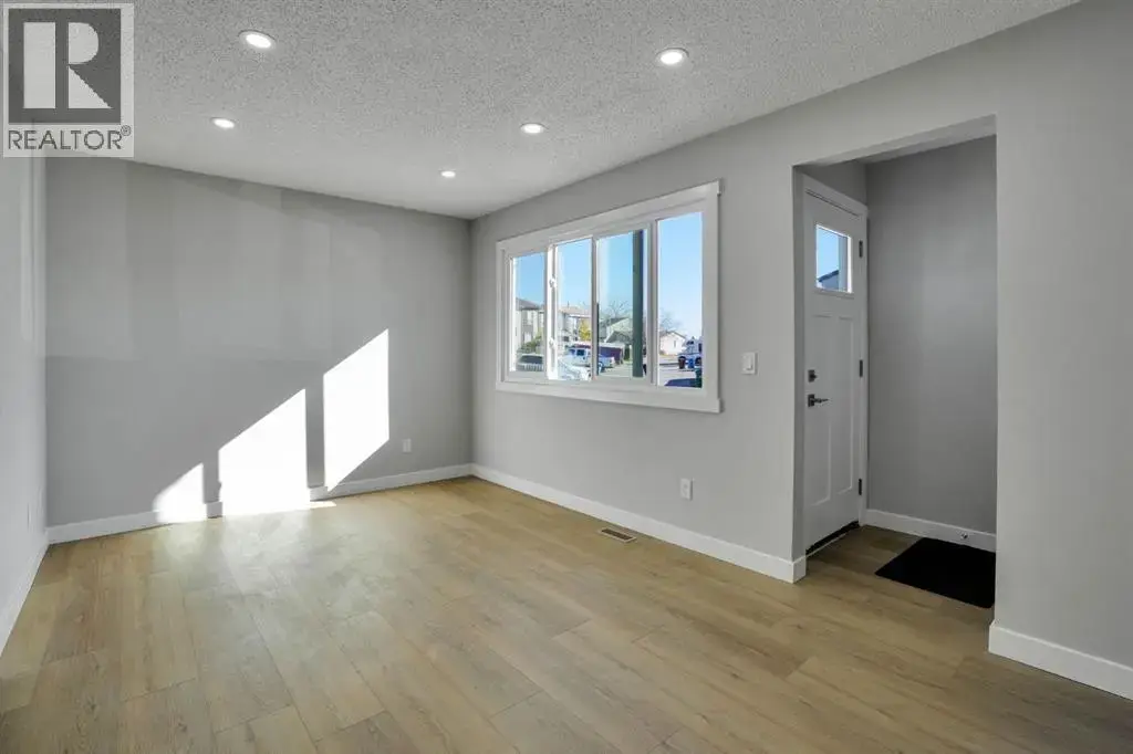 99 Penworth Close Se, Calgary