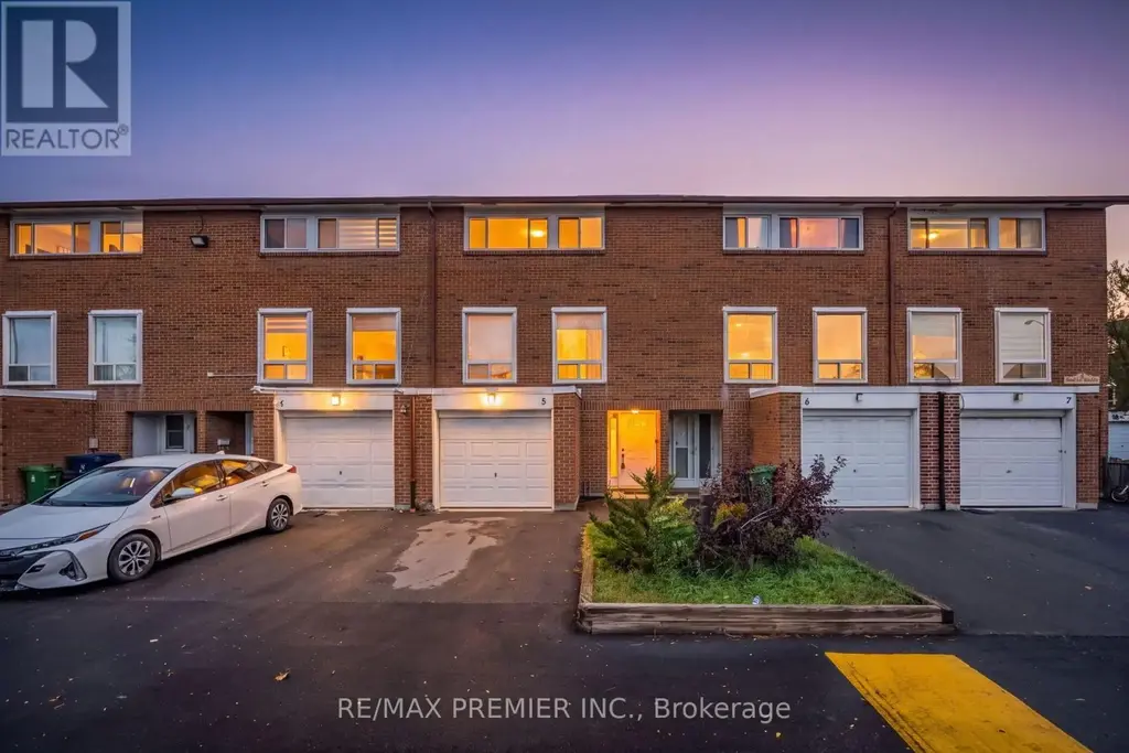 Unit 5 - 3 Kendleton Drive, Toronto (Mount Olive-Silverstone-Jamestown)