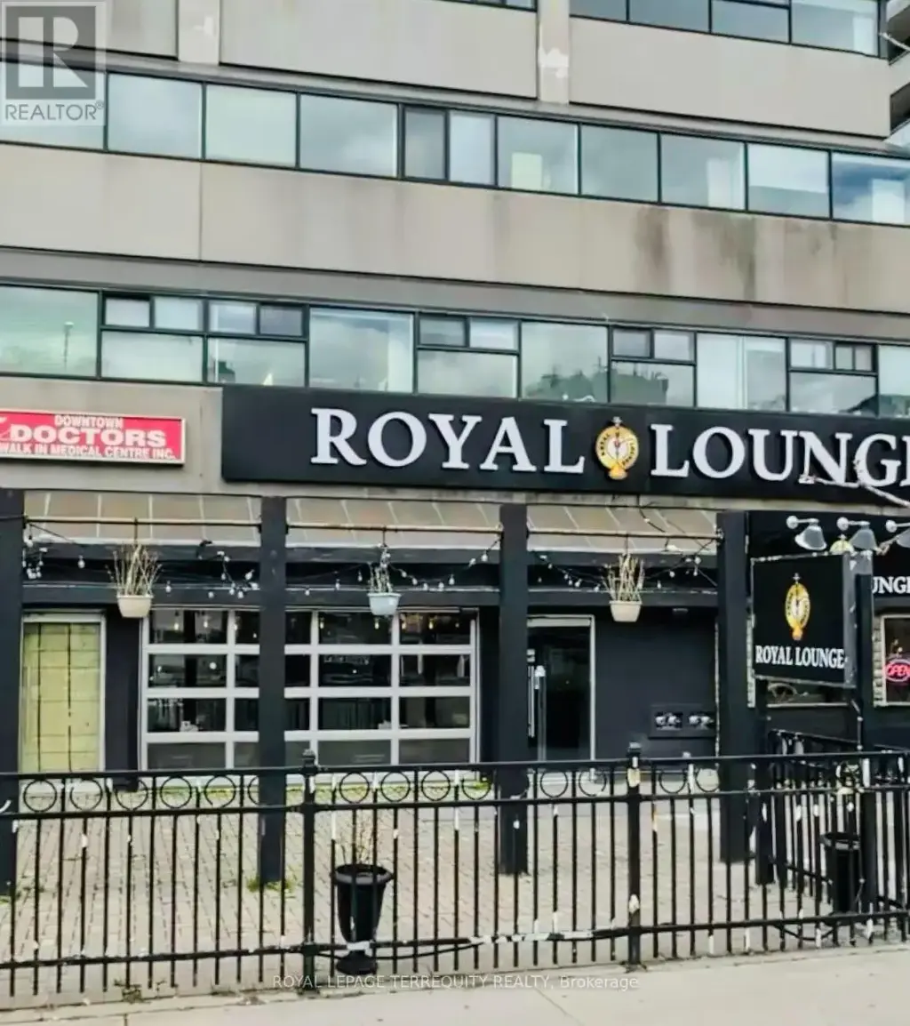 805 - 720 Spadina Avenue, Toronto (University)