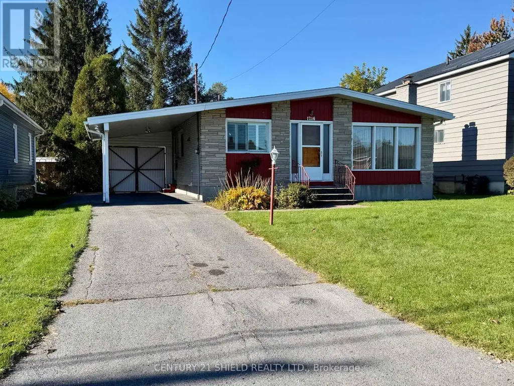 1216 Henry Street, Cornwall