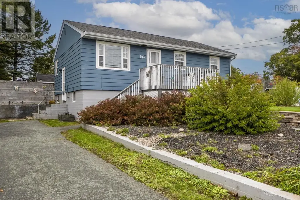 193 Albro Lake Road, Dartmouth