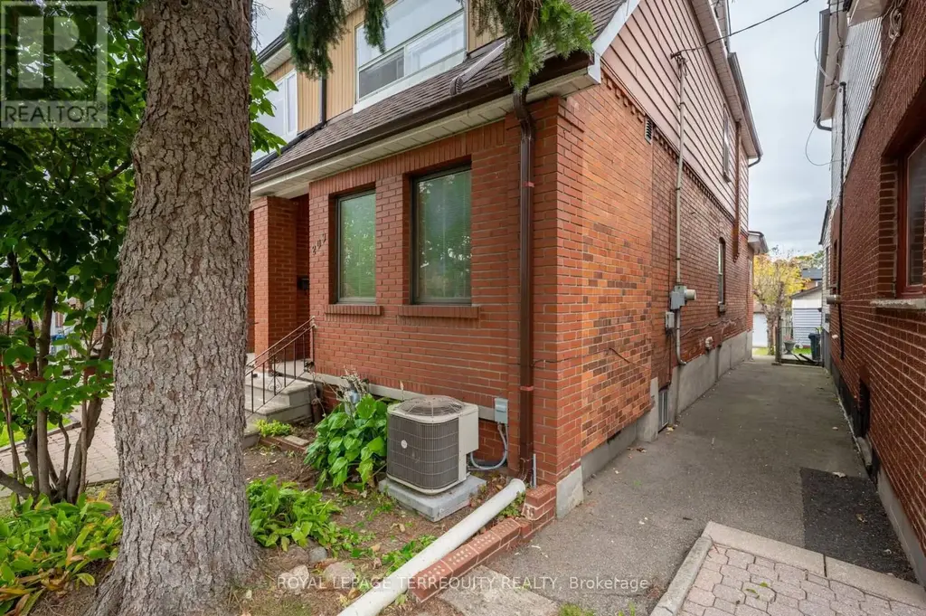 209 Caledonia Road, Toronto (Corso Italia-Davenport)