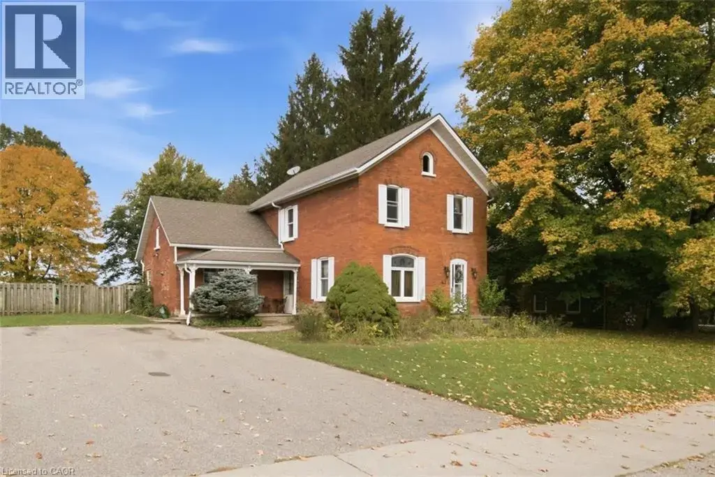 424 Main Street E, Springford