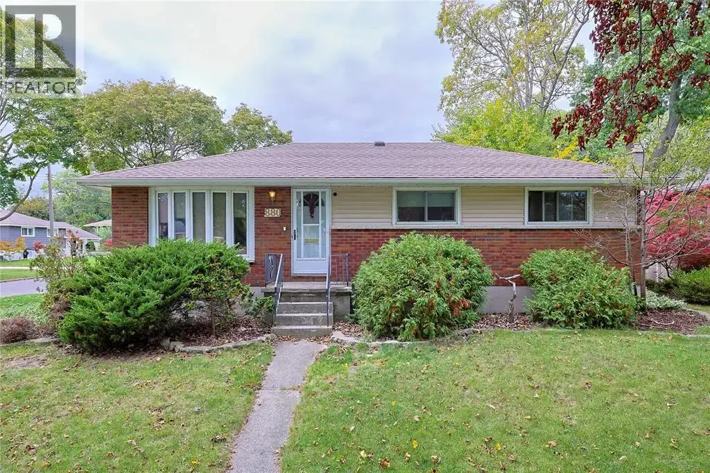 880 Champlain Road, Sarnia
