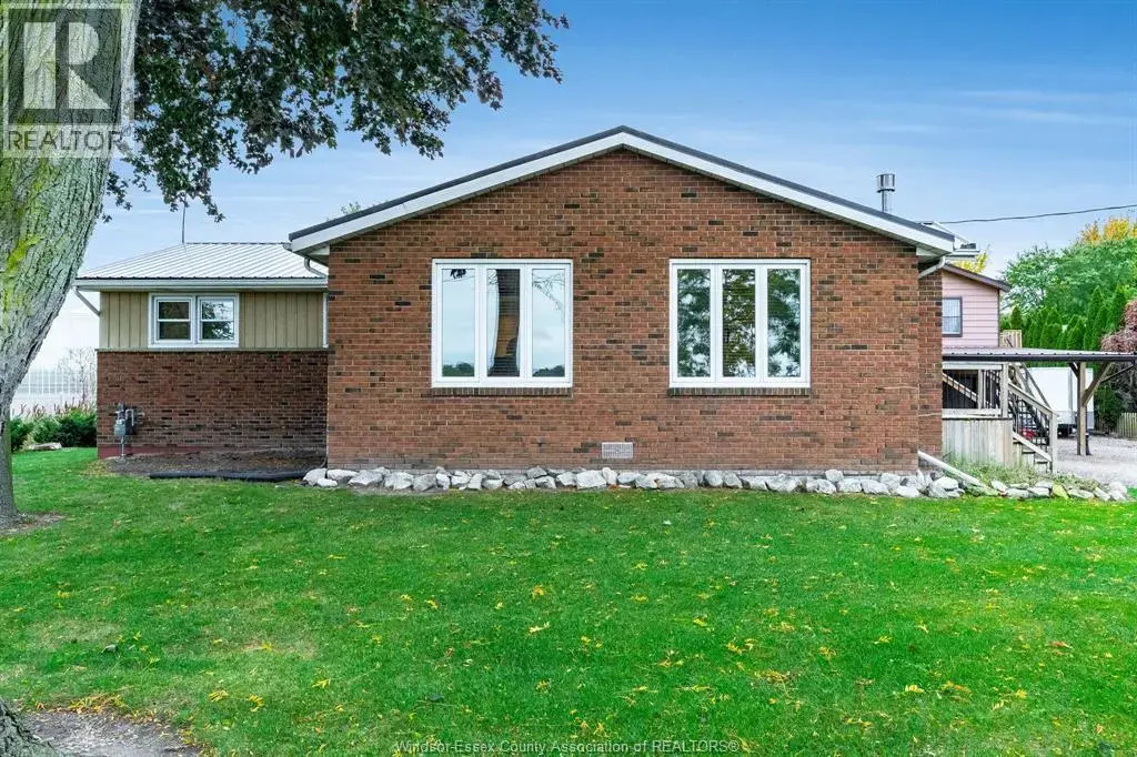 2477 Albuna Townline, Kingsville