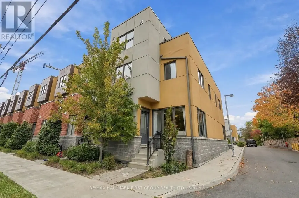 33 - 9 Clintwood Gate, Toronto (Parkwoods-Donalda)