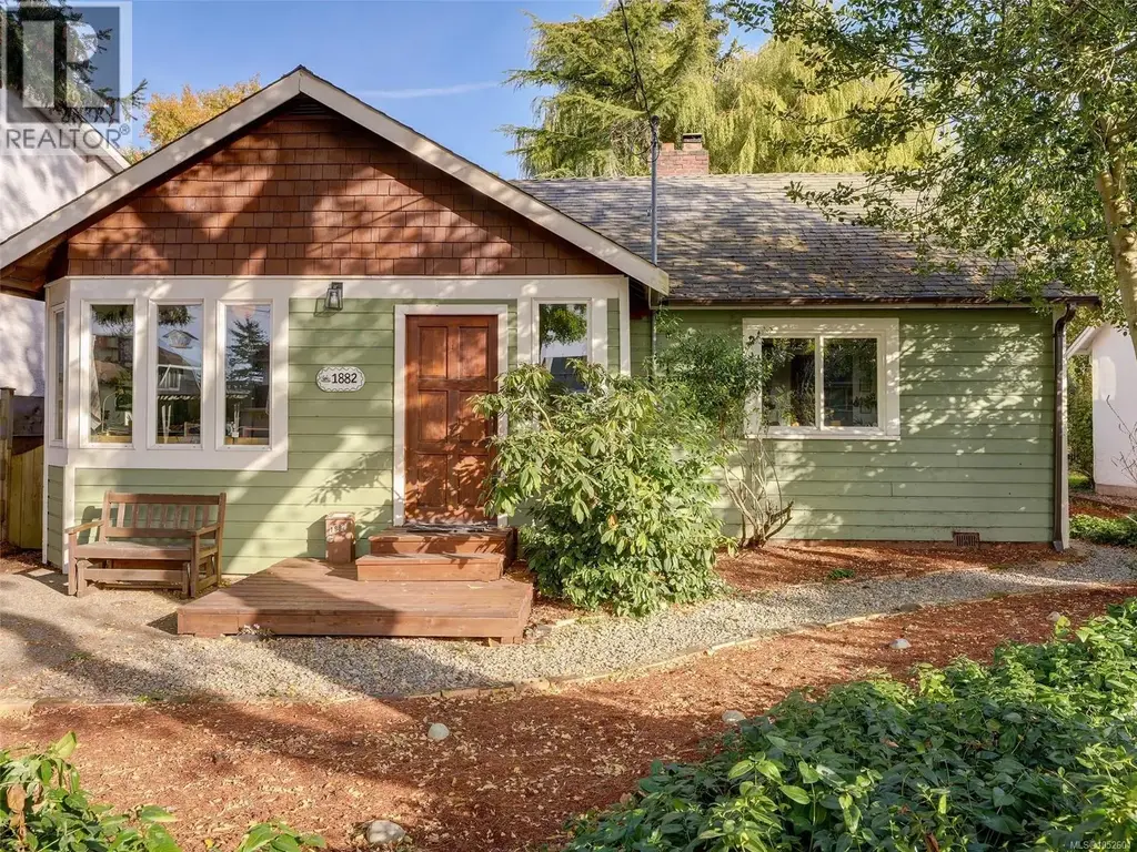 1882 Neil St, Saanich