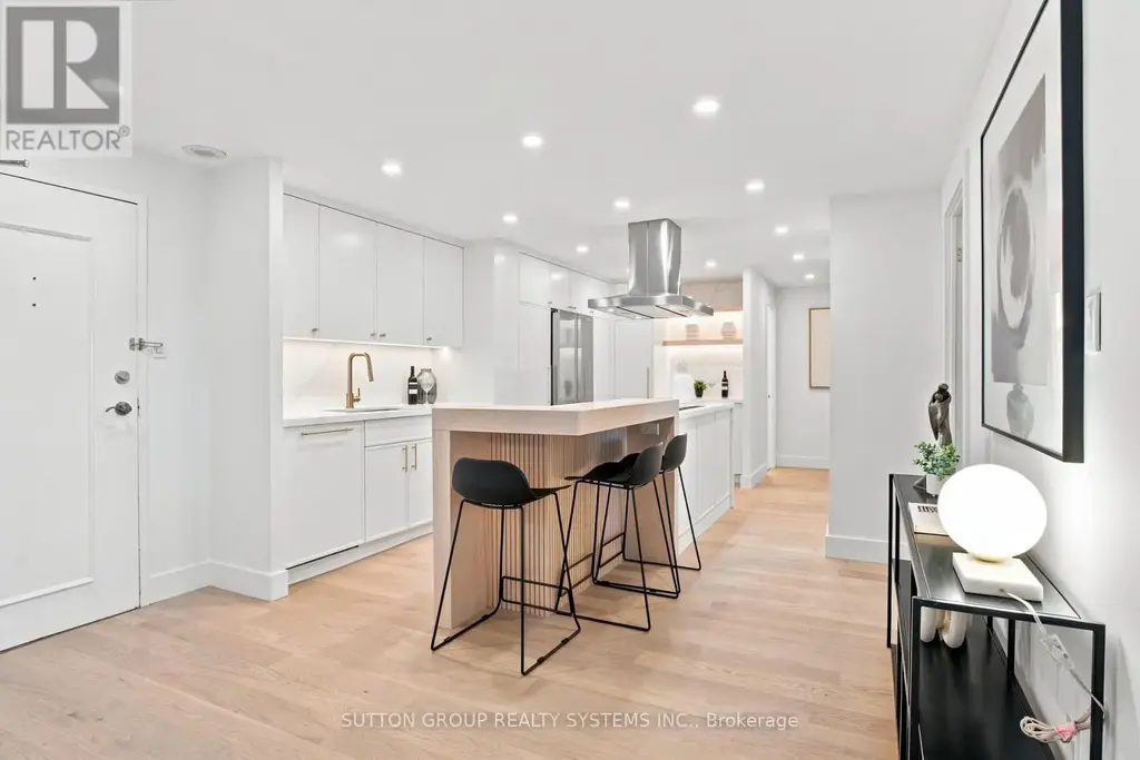 1504 - 812 Burnhamthorpe Road, Toronto (Markland Wood)