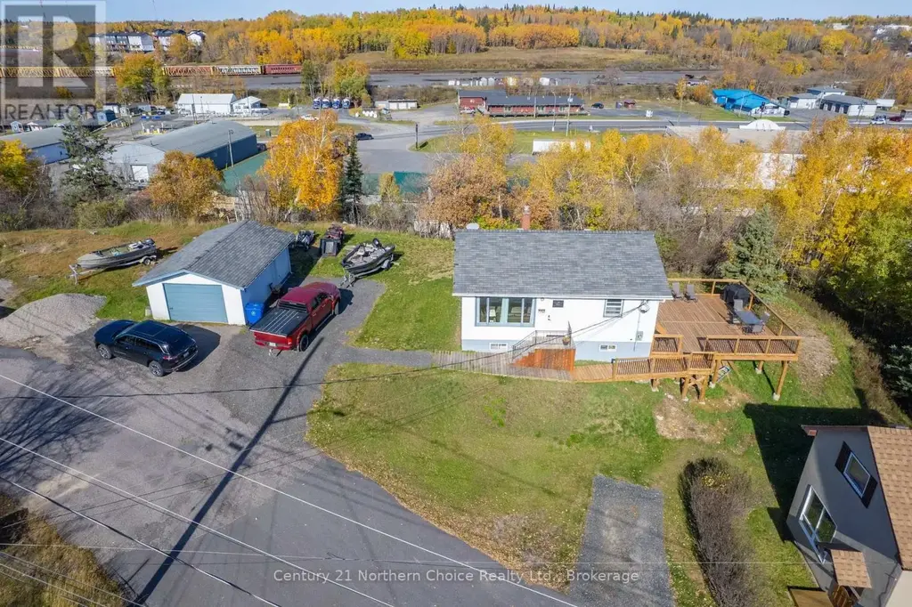 1038 1/2 Park Street, Kenora (Central)