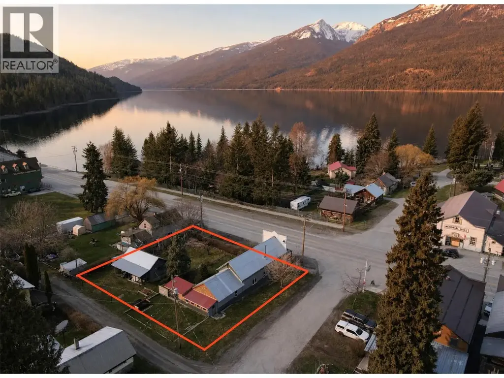 124 Lake Avenue, Silverton