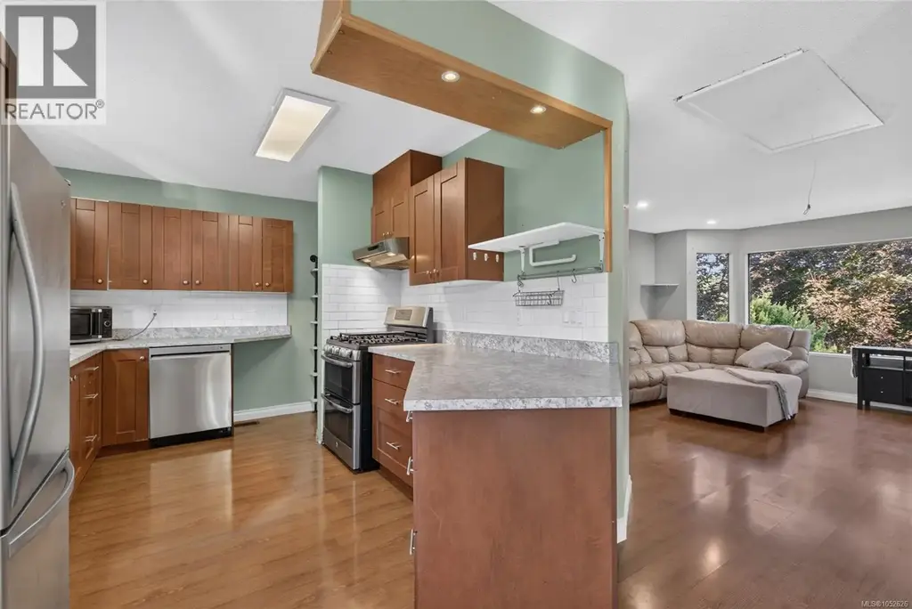 7115 Wallace Dr, Central Saanich