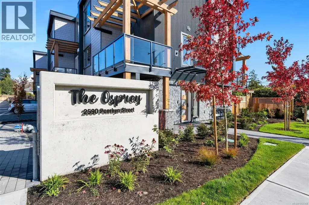 2 2590 Penrhyn St, Saanich