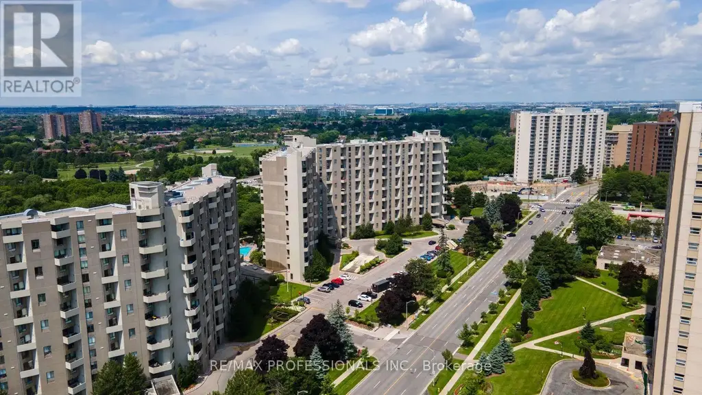 Ph30 - 300 Mill Road, Toronto (Markland Wood)