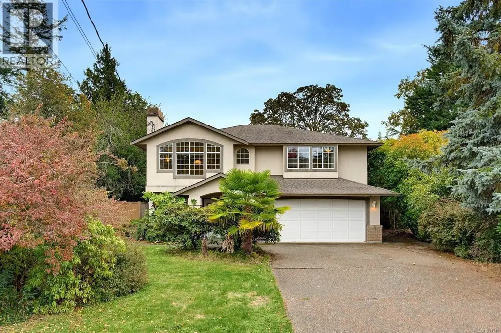 975 Annie St, Saanich