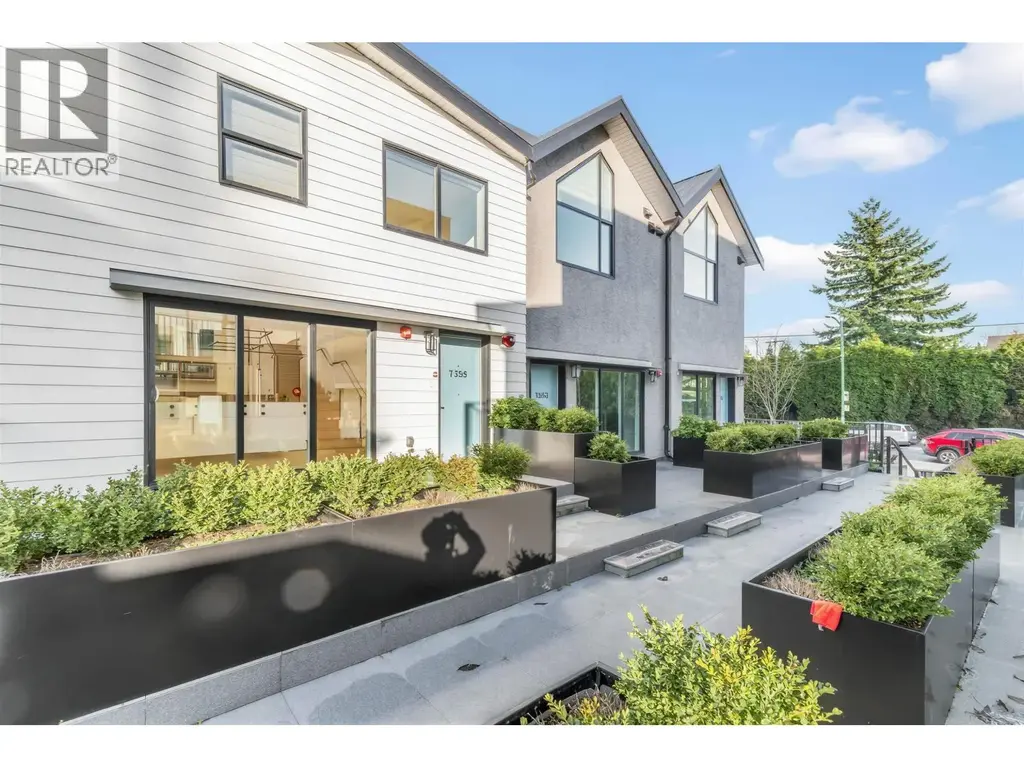 7353 Oak Street, Vancouver