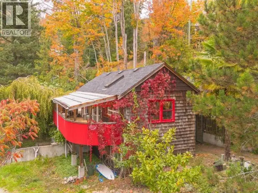 7160 Cranberry Street, Powell River