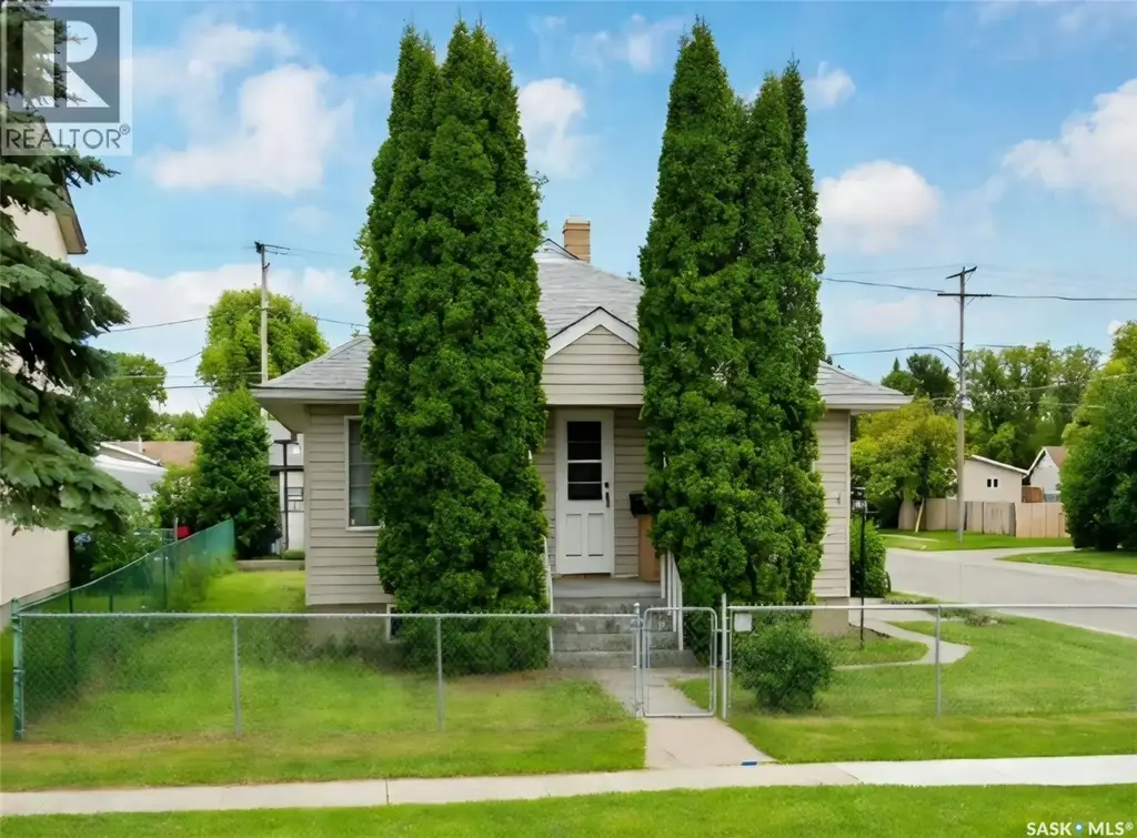 805 4th Street E, Prince Albert