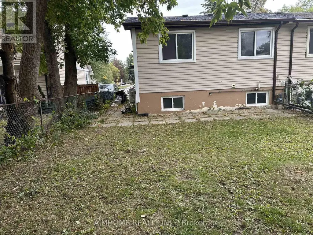 302 Cliffwood Road, Toronto (Hillcrest Village)
