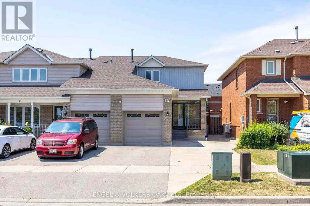 10 Crieff Avenue, Vaughan (Maple)