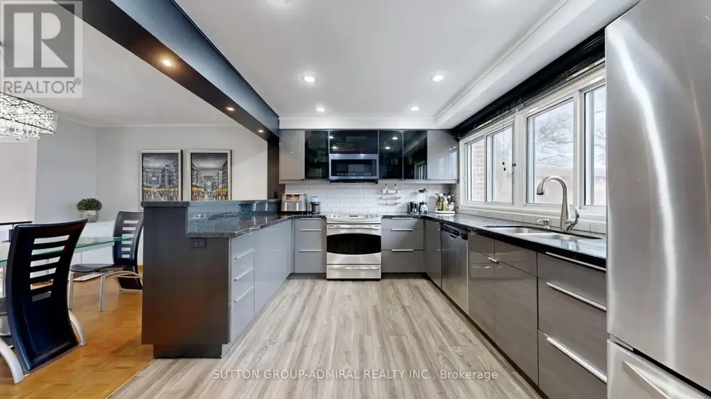 4 Dove Hawk Way, Toronto (Westminster-Branson)