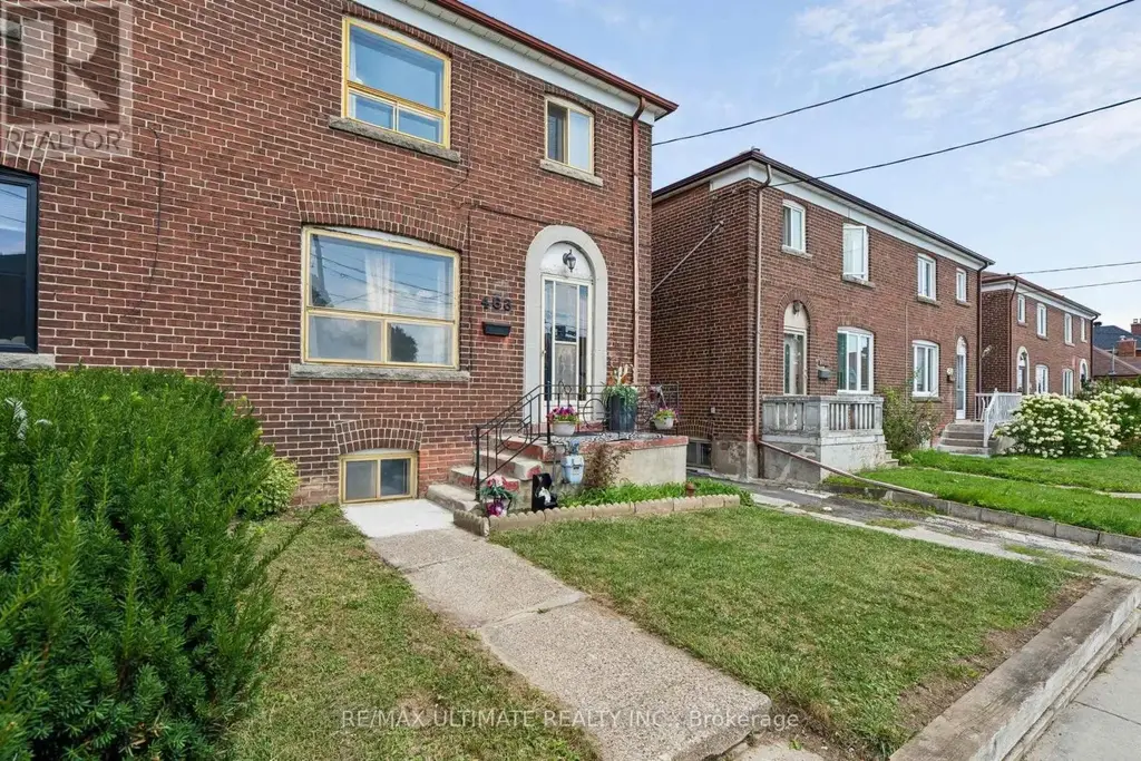 463 Oakwood Avenue, Toronto (Oakwood Village)