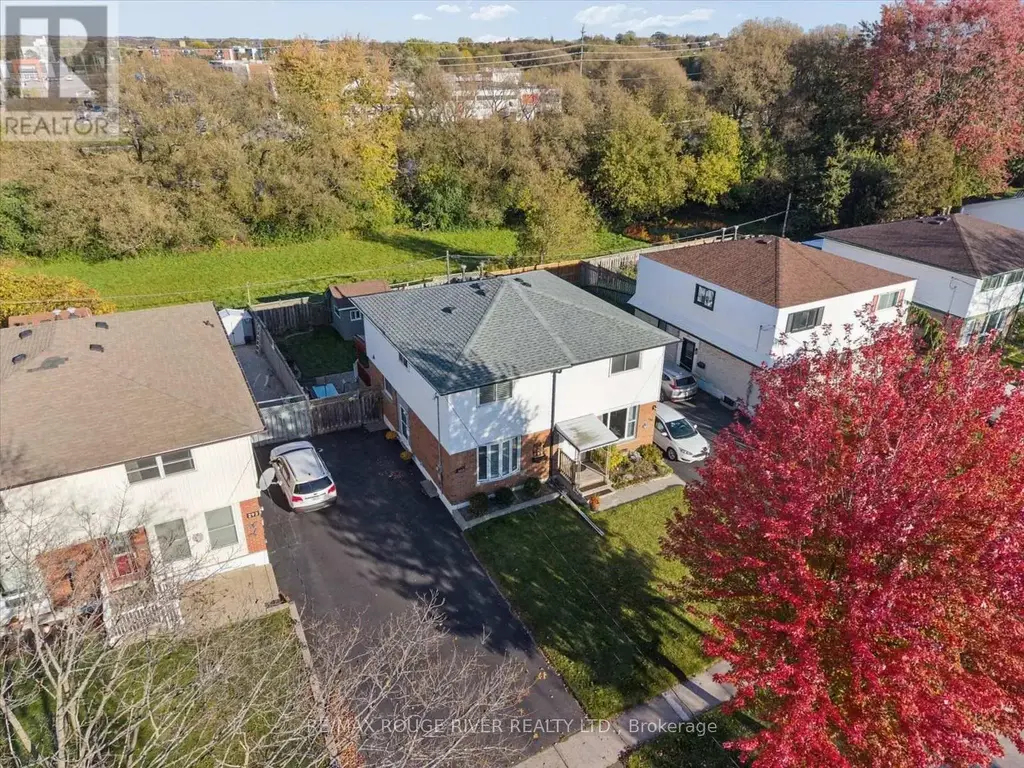 297 Durham Court, Oshawa (Vanier)