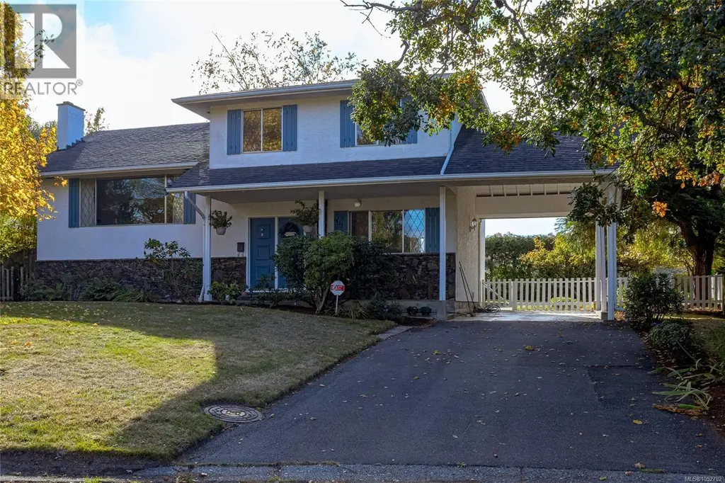 1823 Jade Pl, Saanich