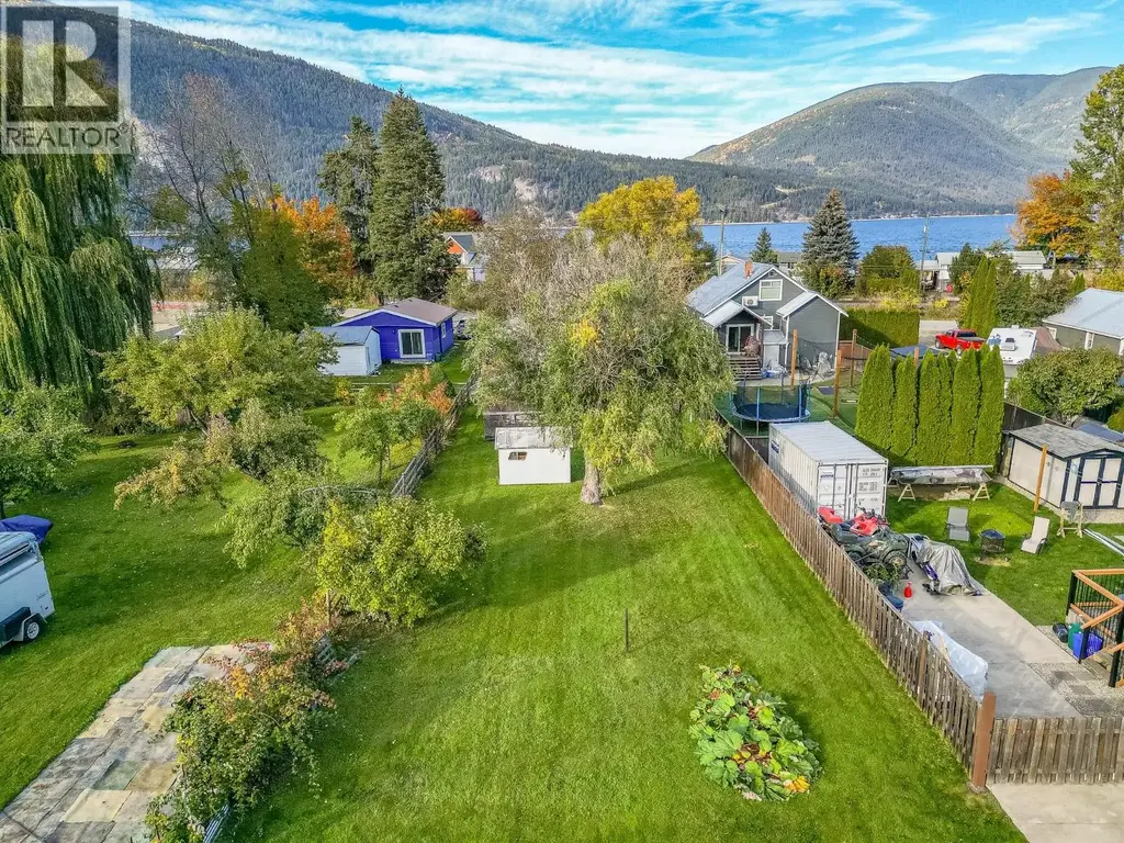 4760 Canoe Beach Drive Drive Ne, Salmon Arm