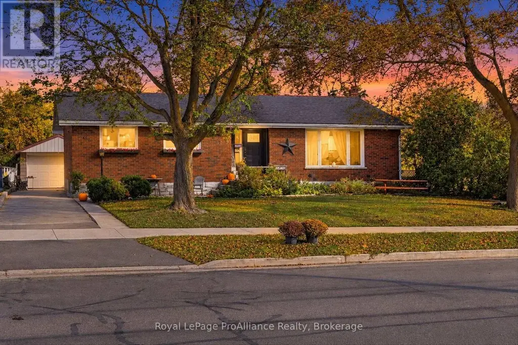 854 Barnardo Avenue, Peterborough (Northcrest Ward 5)