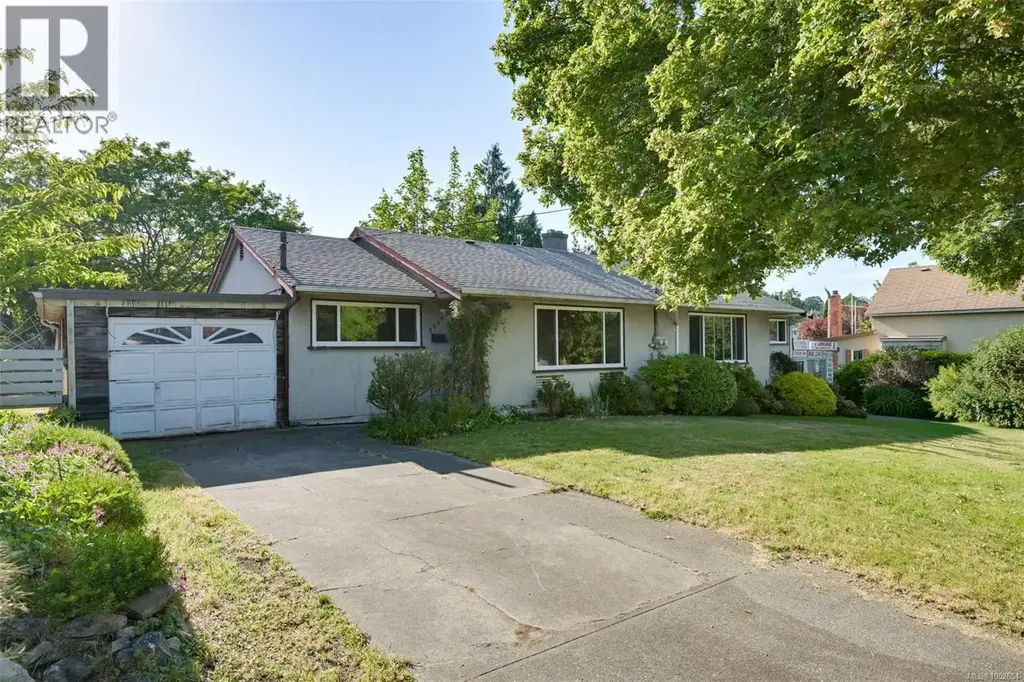 2550/2552 Belmont Ave, Victoria