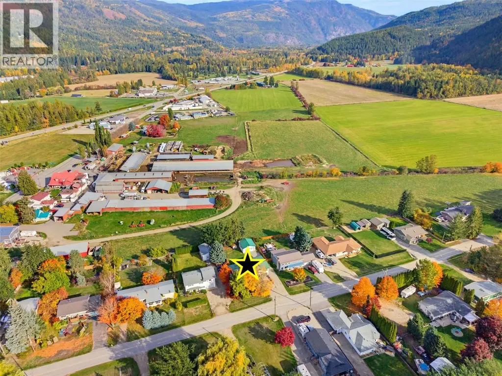 1230 Maclean Mcpherson Road, Sicamous