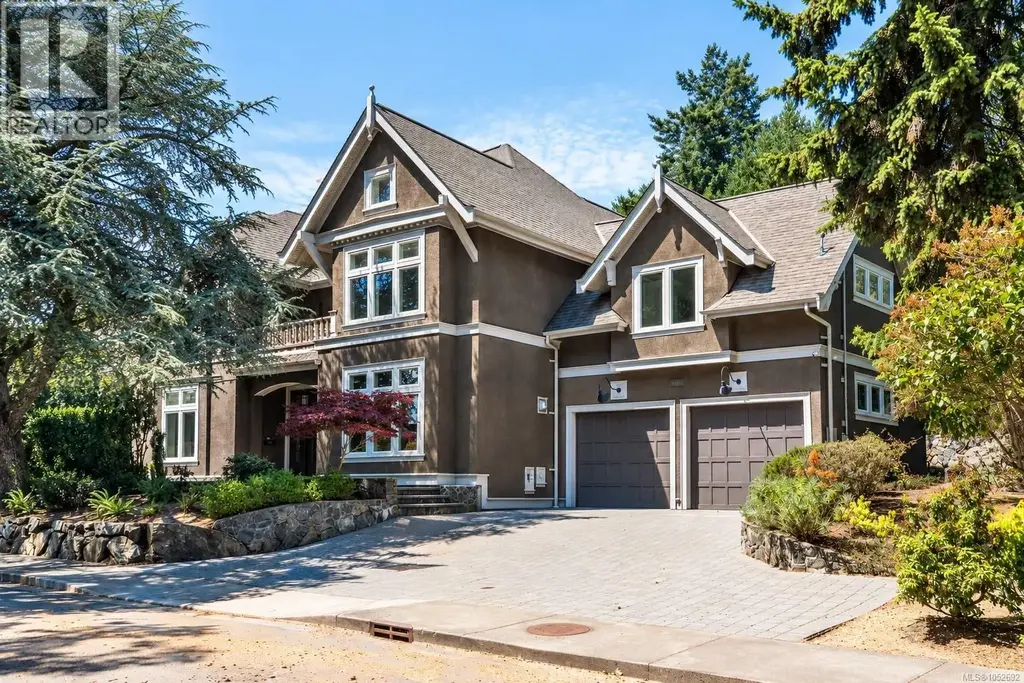 1568 Montgomery Ave, Victoria