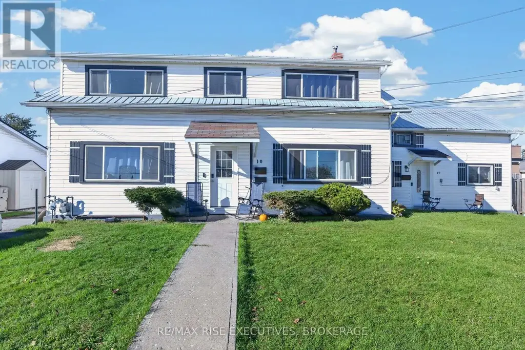 10-12 Manitou Crescent, Loyalist (Amherstview)