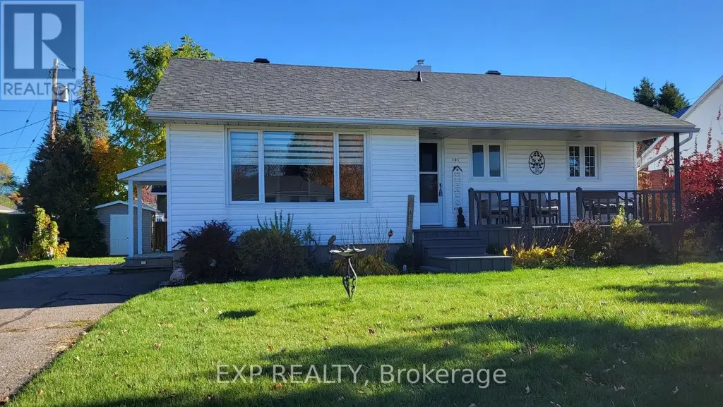 101 Grant Boulevard, Renfrew
