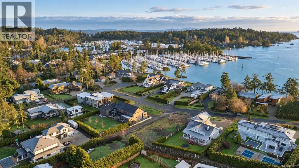 10724 Bayfield Rd, North Saanich