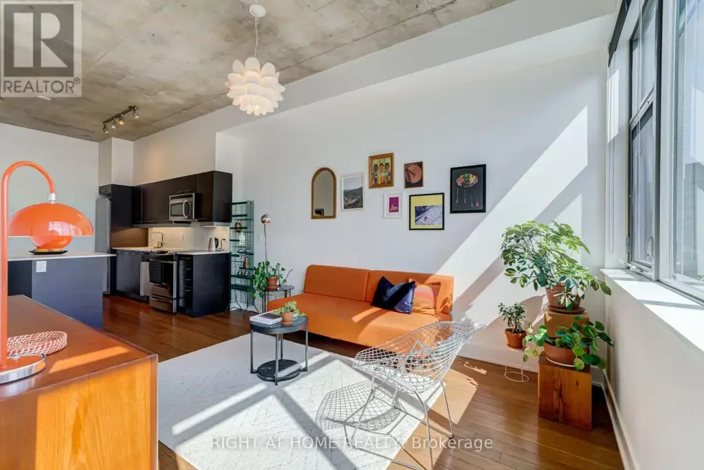805 - 90 Trinity Street, Toronto (Moss Park)