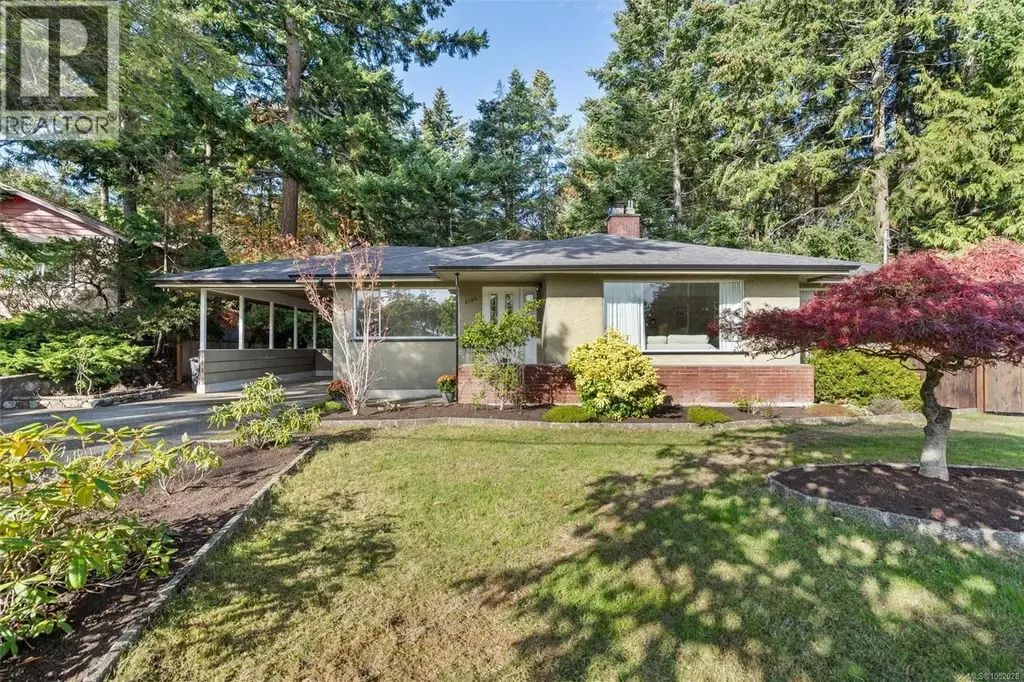 2104 Wenman Dr, Saanich