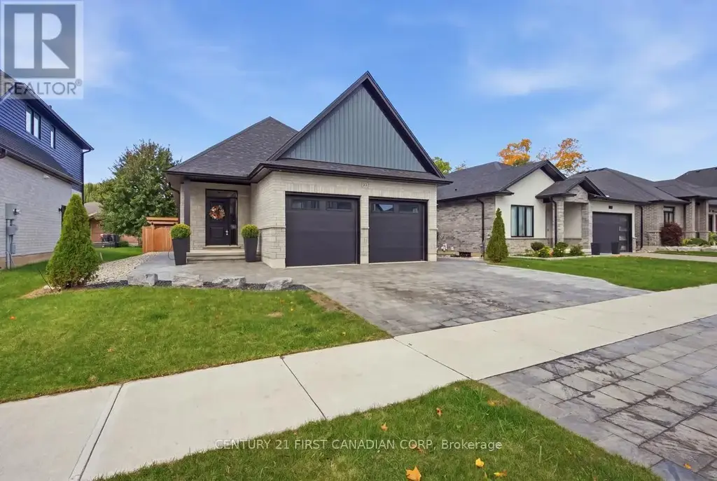 12 Briscoe Crescent, Strathroy-Caradoc (NE)