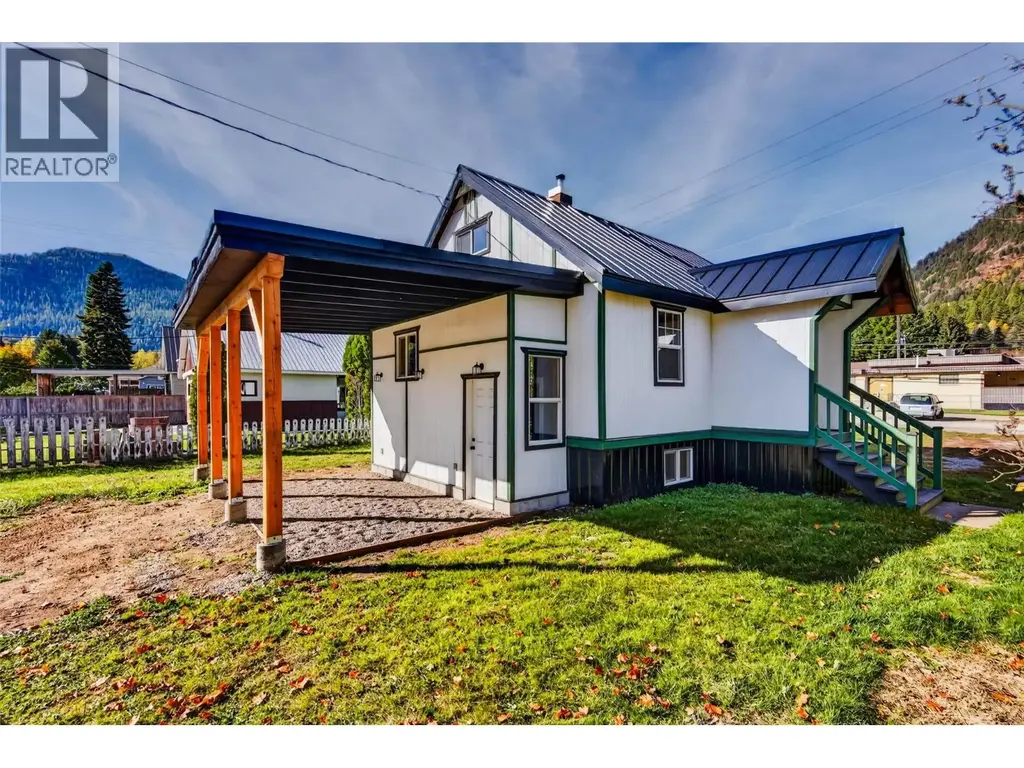515 Sayward Avenue, Salmo